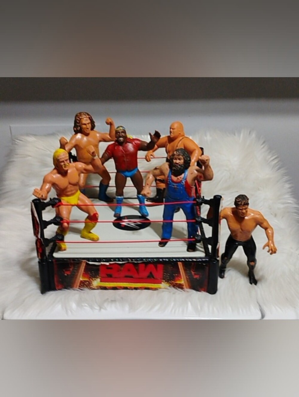 (C-63) WWE Raw Wrestling Ring & 6 Figures Vintage Bundle